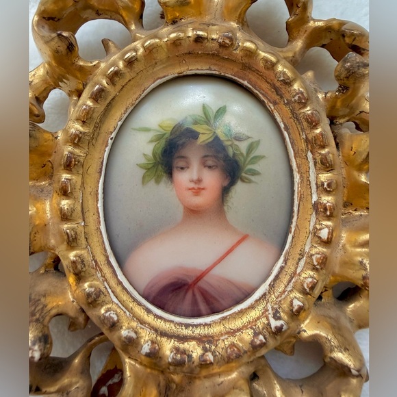 Porcelain Hand-painted Daphne Miniature Plaque Gilded Frame Signed Damaged Frame - Picture 14 of 16